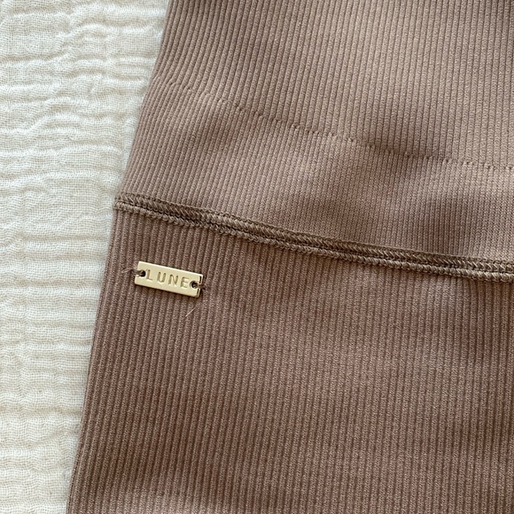 Lune Active sculpt seamless ribbed legging in fossil tan brown size small - Picture 2 of 6